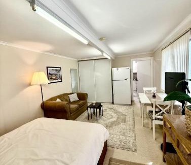 Para Hills House | Welcoming Unit at Modbury - Perfect for Families