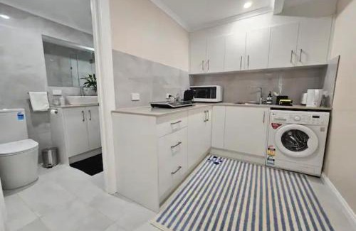 Para Hills House | Welcoming Unit at Modbury - Perfect for Families