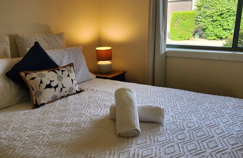 Mount Gambier House | Comfortable Unit in Mount Gambier with Family-Friendly Amenities