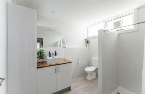 Montello Apartment | Inviting Sea View Unit - Ideal for Families and Relaxation