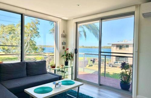 Ballina Apartment | Inviting Retreat with Park & Water Views, Rated 10/10
