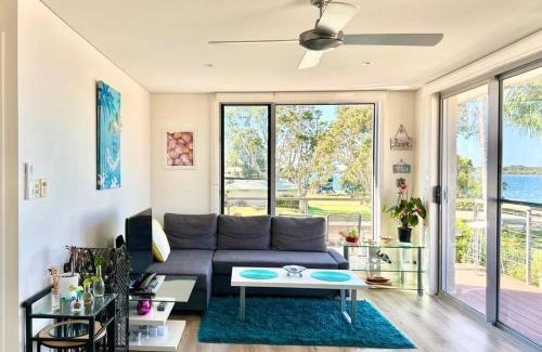 Ballina Apartment | Inviting Retreat with Park & Water Views, Rated 10/10