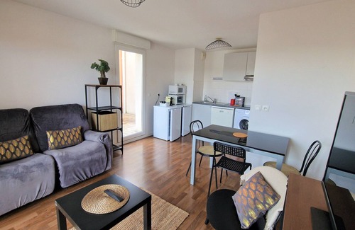 Villenave-d'Ornon Apartment | Stylish Upmarket Apartment with Family-Friendly Amenities