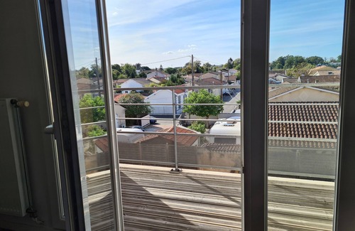 Villenave-d'Ornon Apartment | Stylish Upmarket Apartment with Family-Friendly Amenities