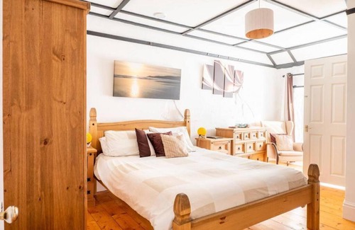 St Davids House | Charming Welsh Cottage in St Davids with Garden Oasis