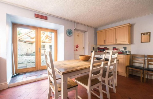 St Davids House | Charming Welsh Cottage in St Davids with Garden Oasis