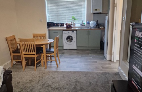 Thundersley Apartment | Inviting Apartment with Fully Equipped Work Station & Pool