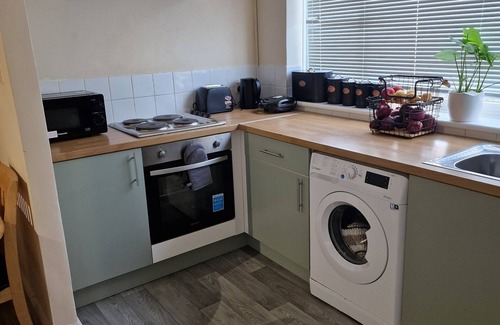 Thundersley Apartment | Inviting Apartment with Fully Equipped Work Station & Pool