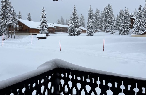 Bisanne 1500 Apartment | Cozy Balcony Retreat Near Slopes with Family-Friendly Perks