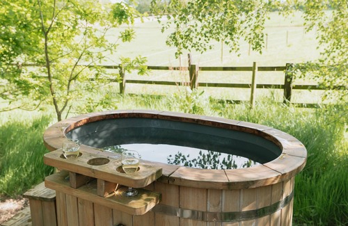 Markfield Cabin | Cosy Woodland Cabin with Hot Tub