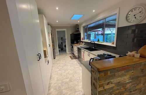 East Warburton House | Welcoming Yarra Valley Retreat Near Warburton's Attractions