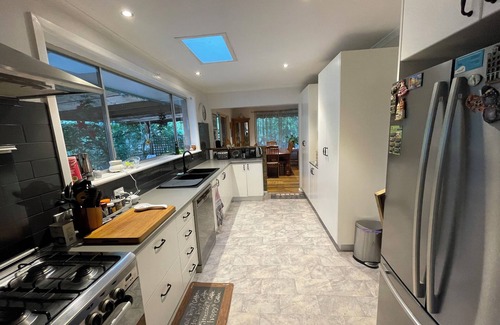 East Warburton House | Welcoming Yarra Valley Retreat Near Warburton's Attractions