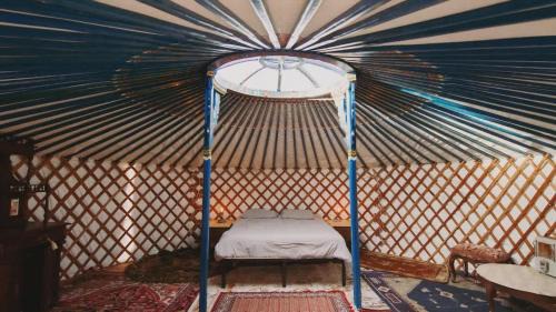 Dunlap House | Cosy yurt at a nature retreat in Sequoia Forest