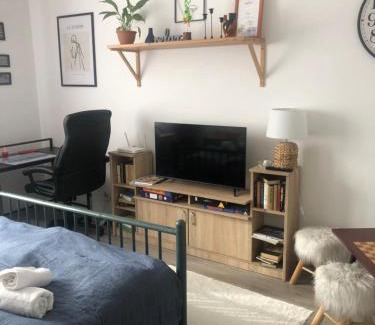 Kaposvar Apartment | Cozy66: Family-Friendly Retreat with 9.6/10 Guest Rating