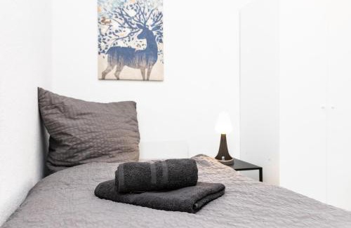 Iserlohn Apartment | CosyHomes24 - centrally with balcony and garage - IL01b