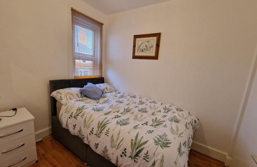 Evesham House | Inviting CosyHomeStay Evesham with Free Parking & WiFi