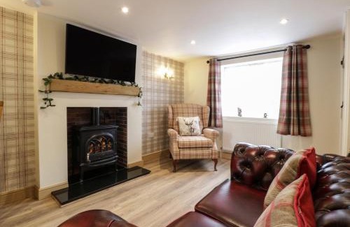Winterborne Kingston House | Cozy Cosynook Cottage: A Pet-Friendly Retreat Awaiting You