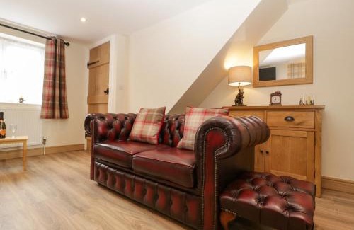 Winterborne Kingston House | Cozy Cosynook Cottage: A Pet-Friendly Retreat Awaiting You