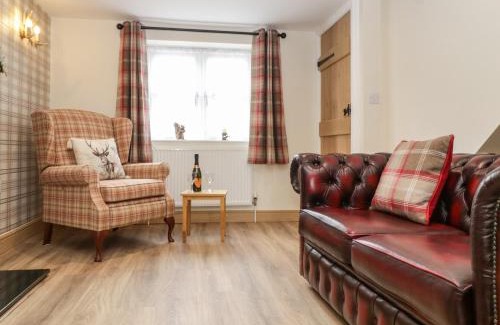 Winterborne Kingston House | Cozy Cosynook Cottage: A Pet-Friendly Retreat Awaiting You