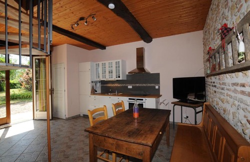 Avrilly House | Unforgettable Stay at Coté Loire with Pool & Hot Tub