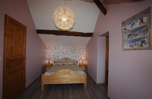 Avrilly House | Unforgettable Stay at Coté Loire with Pool & Hot Tub