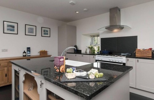 Castle Douglas House | Cot Cottage - Panoramic Views & Hot Tub!