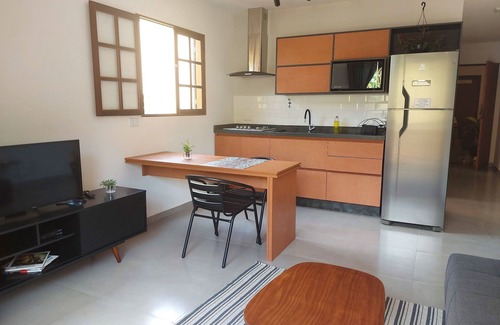 Jabaquara Apartment | Cotia – Stylish Flat Near the Beach, kichen, with Pool View