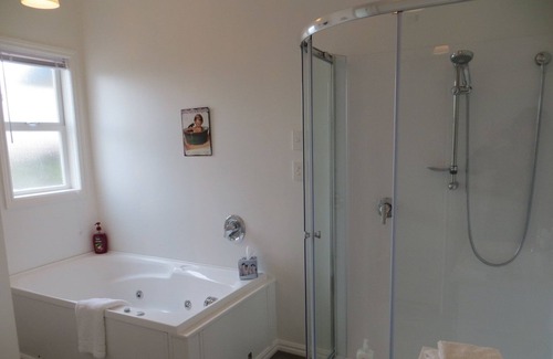 Totara Bed & Breakfast | Cotswold Cottage