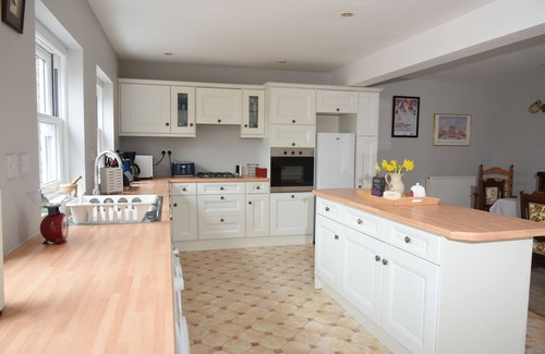 Stroud Cottage | Dog-Friendly Cotswold Holiday Home with Top-Rated Amenities