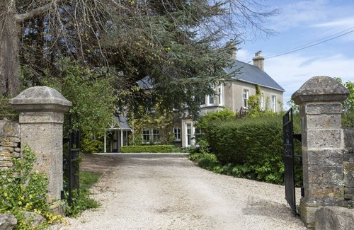 Stroud Cottage | Dog-Friendly Cotswold Holiday Home with Top-Rated Amenities