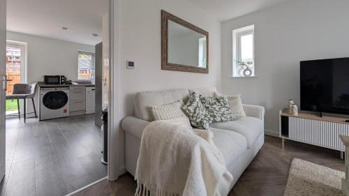 Ashchurch House | Cotswold green - sleeps 5 - free ev charge