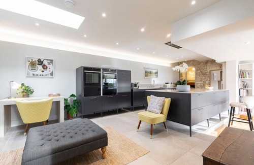 Nailsworth House | Cotswold Hillside Retreat with Stunning Views
