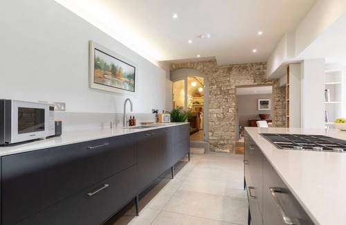 Nailsworth House | Cotswold Hillside Retreat with Stunning Views