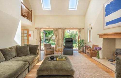 Charlbury House | Eco-Friendly Cotswolds House – Rated 10/10, Pet Friendly