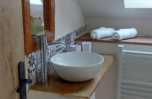 Grandchamp Cottage | Charming Cottage Just 45 Minutes from Paris, Family-Friendly