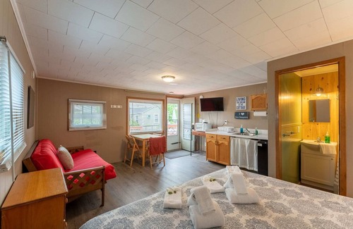 Weirs Beach Cabin | Lake View Cottage 10 with Breakfast and Kitchen Amenities