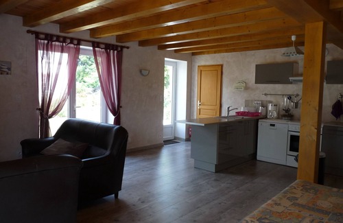 Luchat House | Inviting Cottage with Pool in Holy Triangle, 8.8/10 Rated