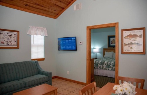 Fulton House | Pet-Friendly Cottage 11 at D&R Pelican Bay Resort