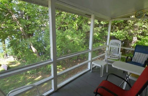 Wolfeboro House | Cozy Cottage 11 at Piping Rock Resort with Kitchen Access