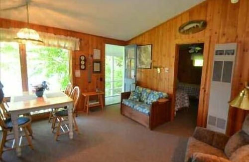Wolfeboro House | Cozy Cottage 11 at Piping Rock Resort with Kitchen Access