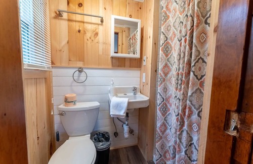 Weirs Beach Cabin | Cozy Cottage 14 with Breakfast and a Fully Equipped Kitchen
