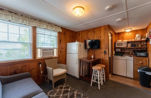 Weirs Beach Cabin | Top-Rated Cottage 16 with Lake View and Breakfast Included