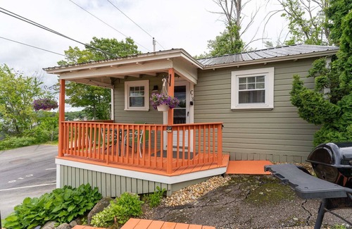 Weirs Beach Cabin | Top-Rated Cottage 16 with Lake View and Breakfast Included