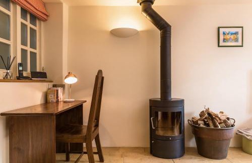 Witney House | Cozy Retreat at Cottage 2 New Yatt Farm - Pet & Child Friendly