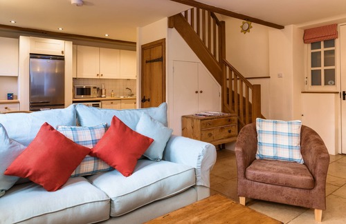 Witney Cottage | Elegant Cotswold Cottage with Pet-Friendly Perks