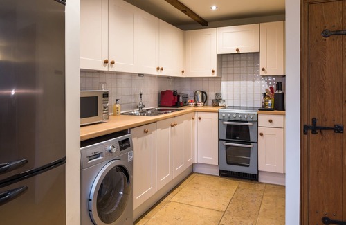 Witney Cottage | Elegant Cotswold Cottage with Pet-Friendly Perks