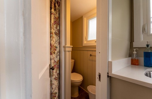 Weirs Beach Cabin | Idyllic Cottage 2: Guest Rated 10/10 with Lake View