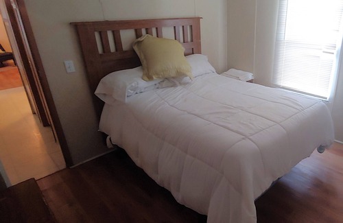 Saint Maurice House | Cozy Cottage #2: Pet & Child Friendly Retreat Awaits