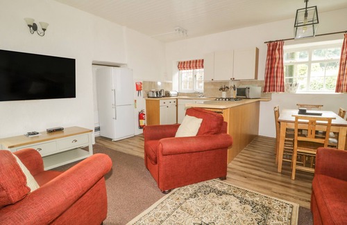 Braithwaite Cottage | Cozy Cottage 3: Pet-Friendly Stay with Breakfast Included
