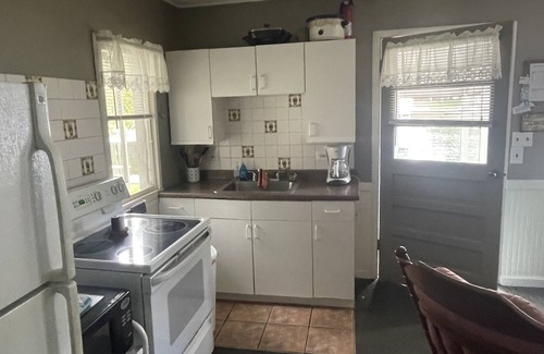 Ludington Cottage | Cozy Cottage 3: Lake View & Steps from Hamlin Dock